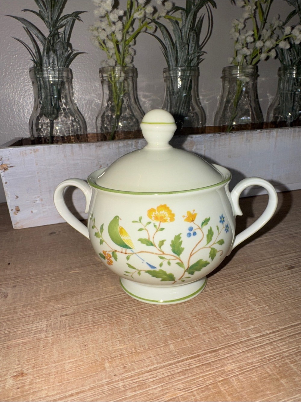 Verastone by Noritake Vintage Cream Porcelain  Sugar Bowl in Linage pattern
